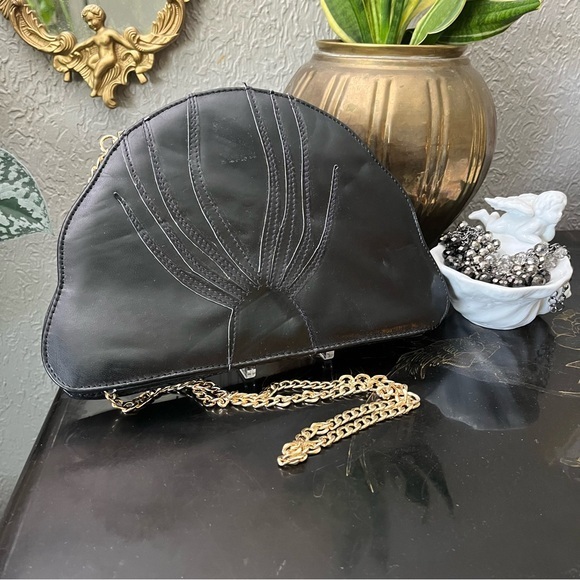 5/$100 Vintage 80s Unique SHELL Design Black & Gold Vegan Leather Summer Bag 9 - Picture 1 of 10